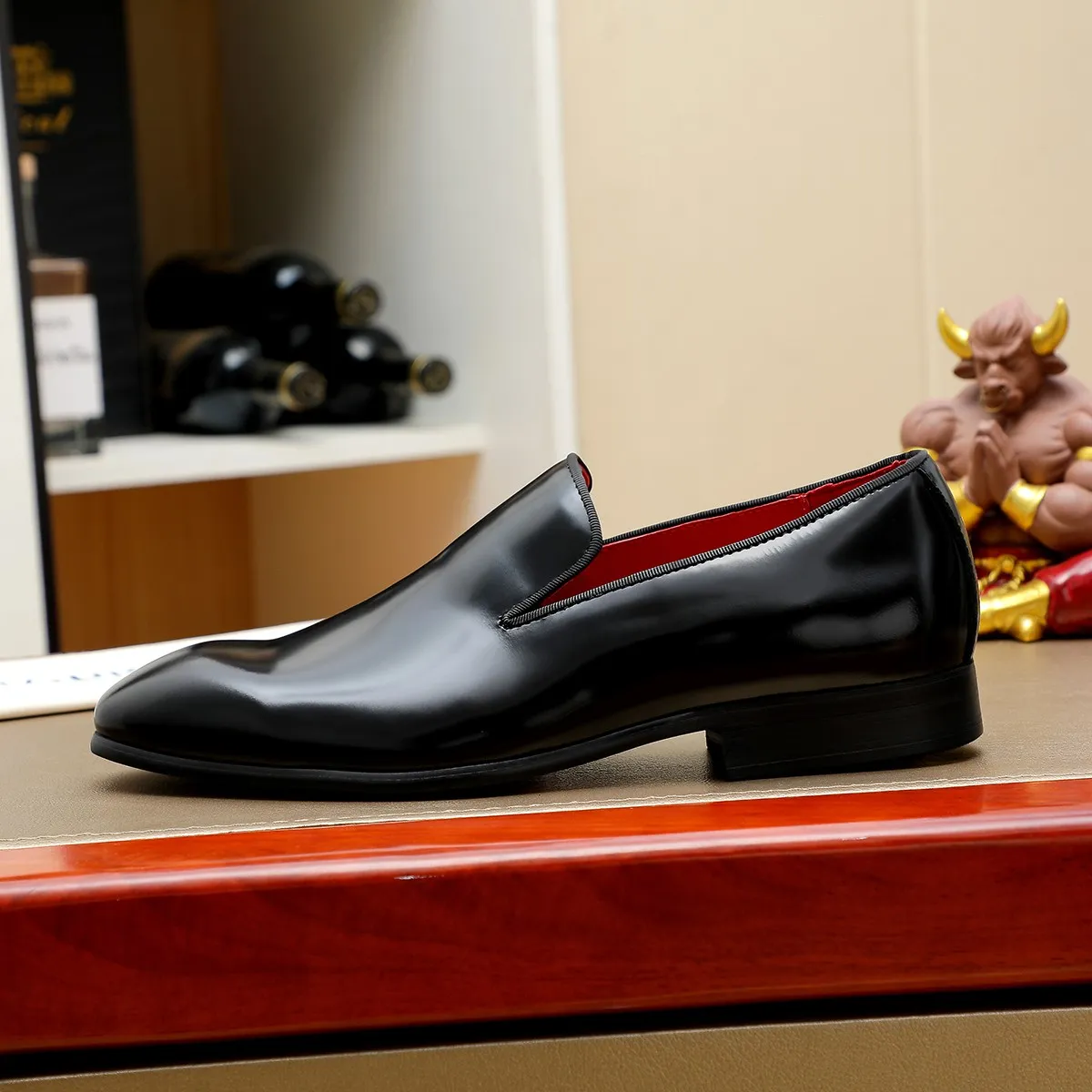 Men's shoes 💰580 💰 Louis Vuitton LV ® Autumn and Winter 🆕 models 🔛Full shoe counter First layer cowhide, 🐂Leather lined casual shoes for men, super soft outsole, essential for driving. Counter synchronization Original first layer cowhide Completely 1:1 mold customization 🌹Top version, 2 colors optional! Number: 38-45 (37.46. Customized)